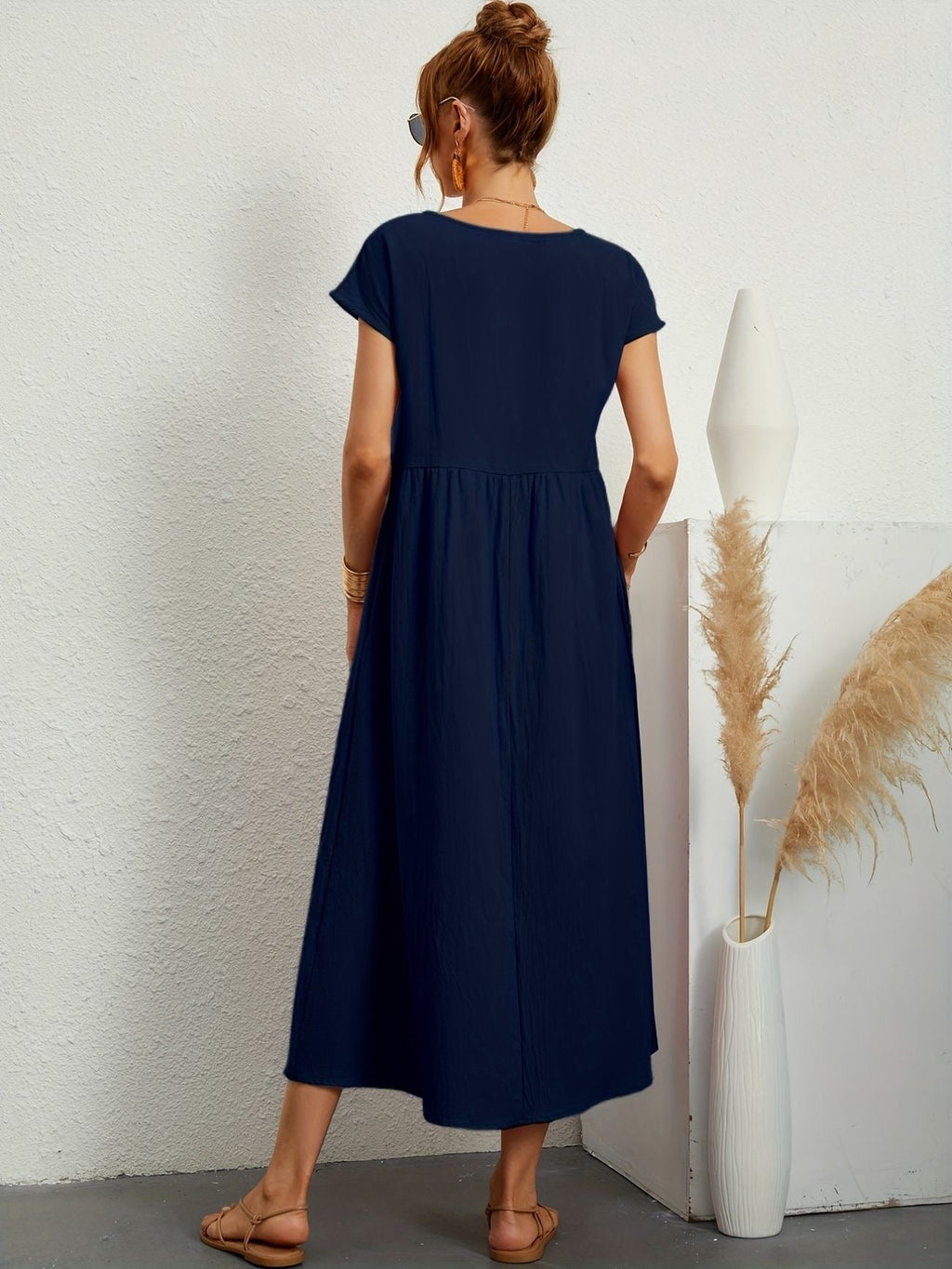 Women's short-sleeve dress with V-neckline