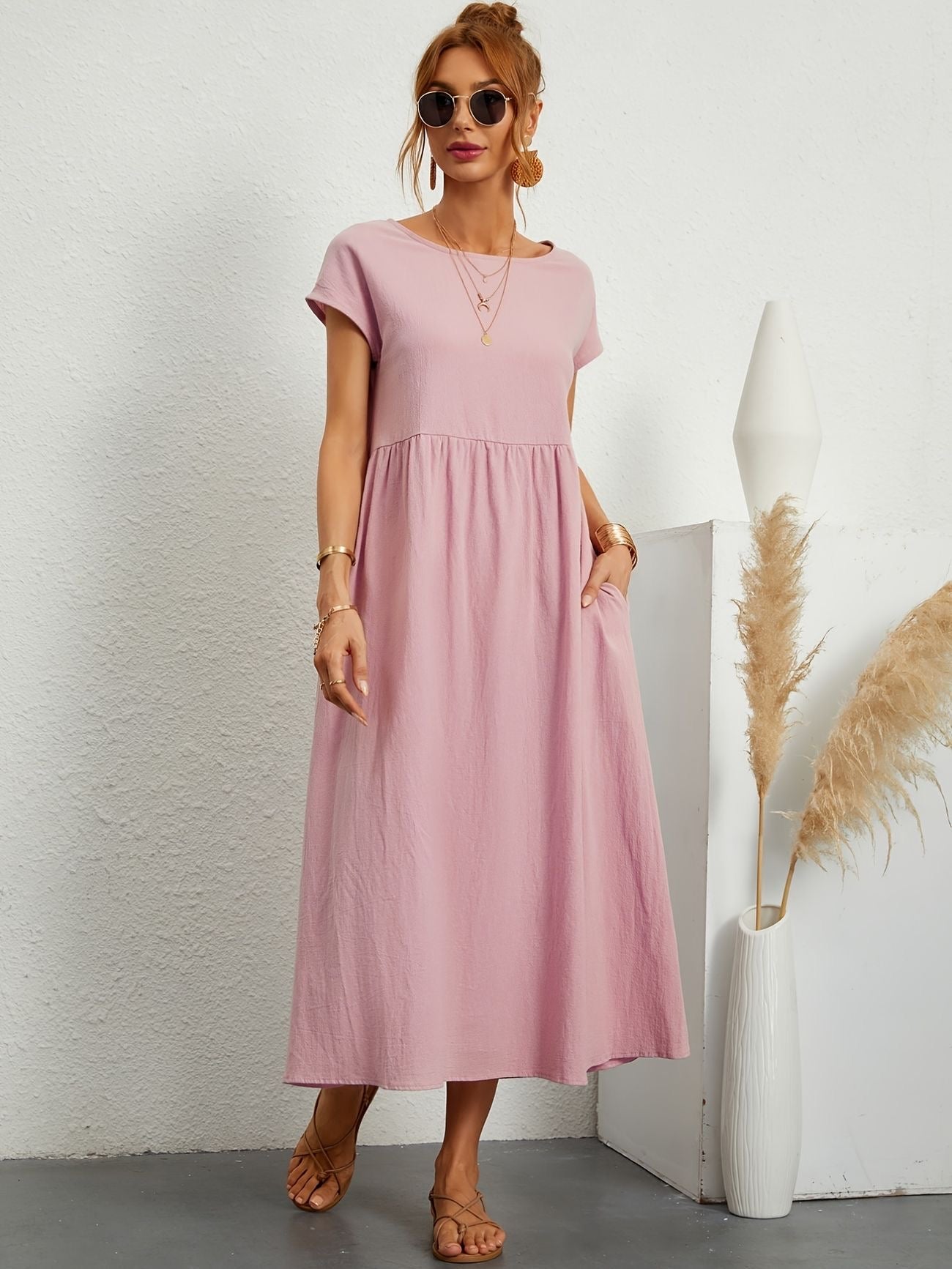 Women's short-sleeve dress with V-neckline