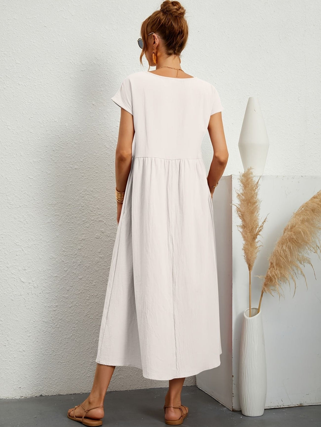 Women's short-sleeve dress with V-neckline