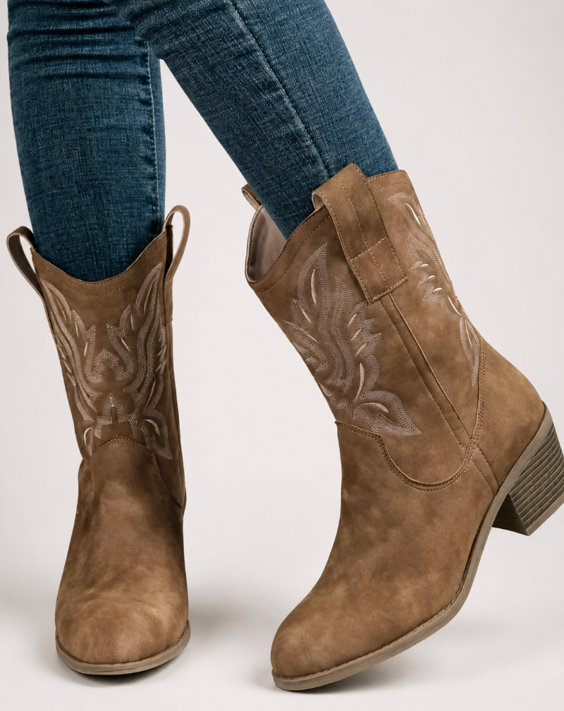 Women's cowboy boots with pointed toe