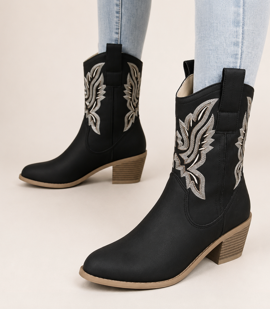 Women's cowboy boots with pointed toe