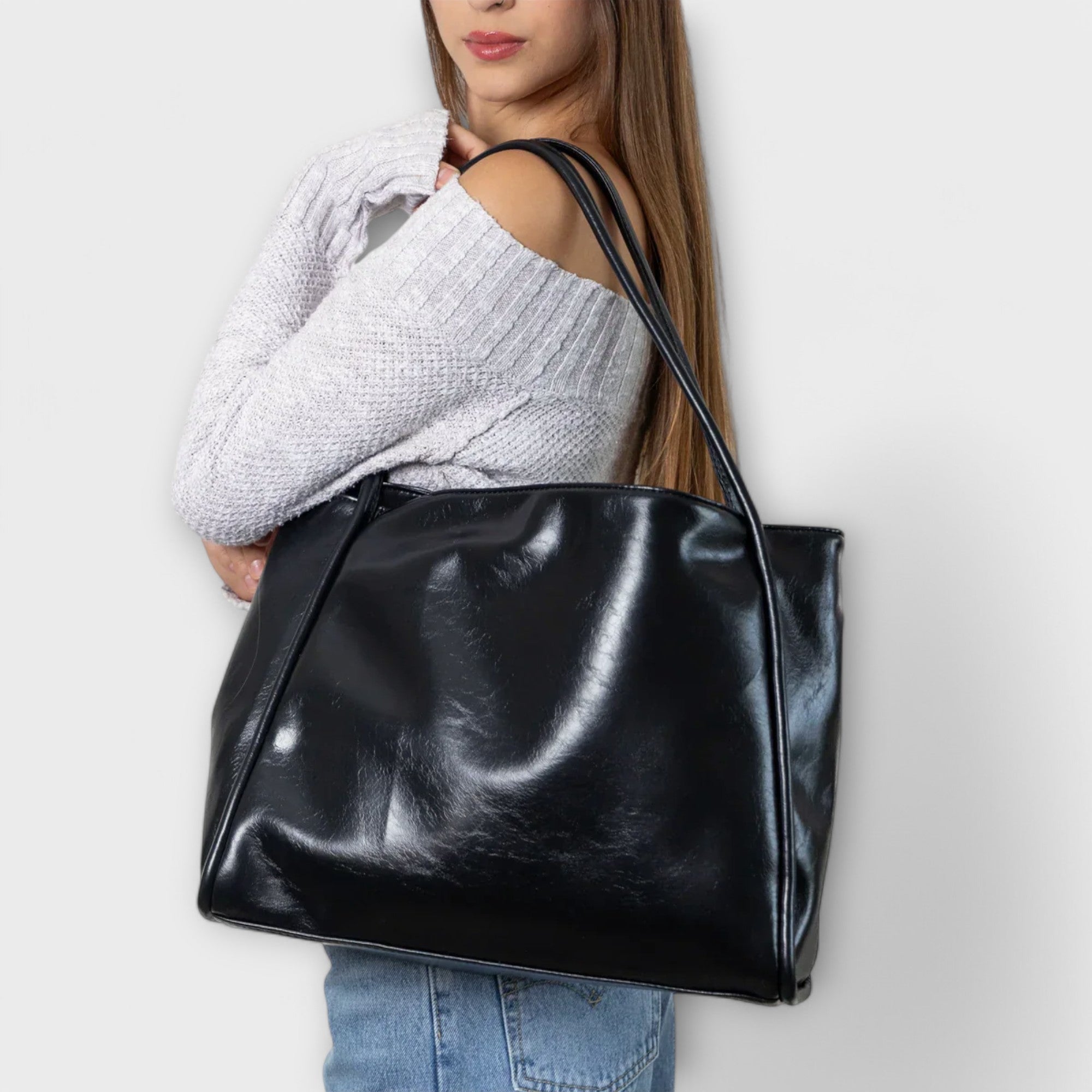 Women's handbag with top handle and structured body