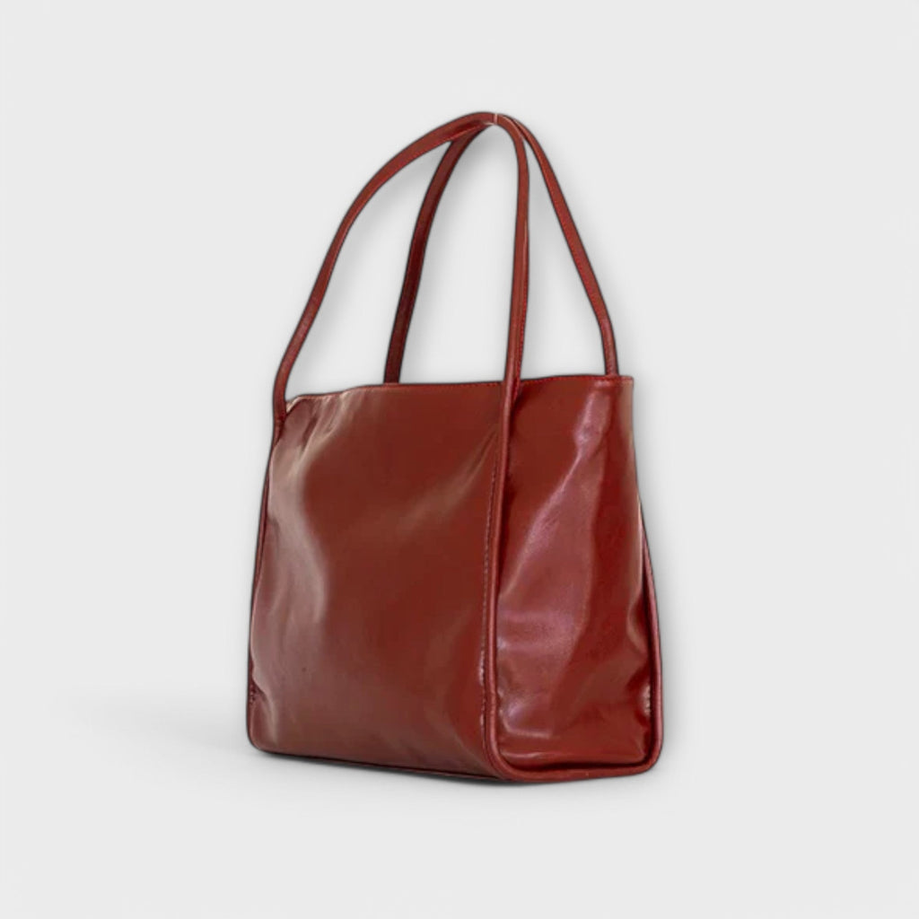 Women's handbag with top handle and structured body