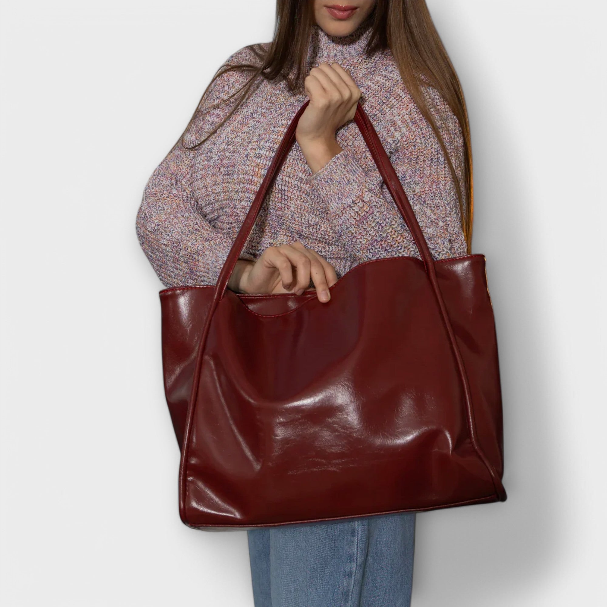 Women's handbag with top handle and structured body