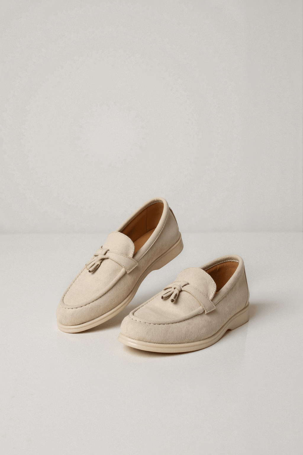 Men's loafers with velvet upper and round toe