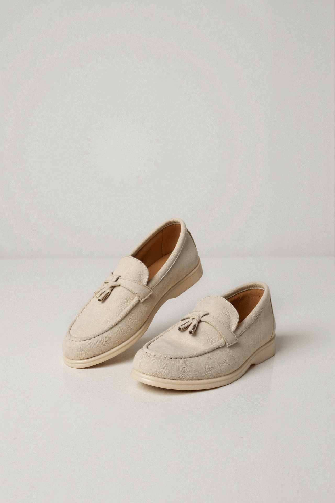Men's loafers with velvet upper and round toe