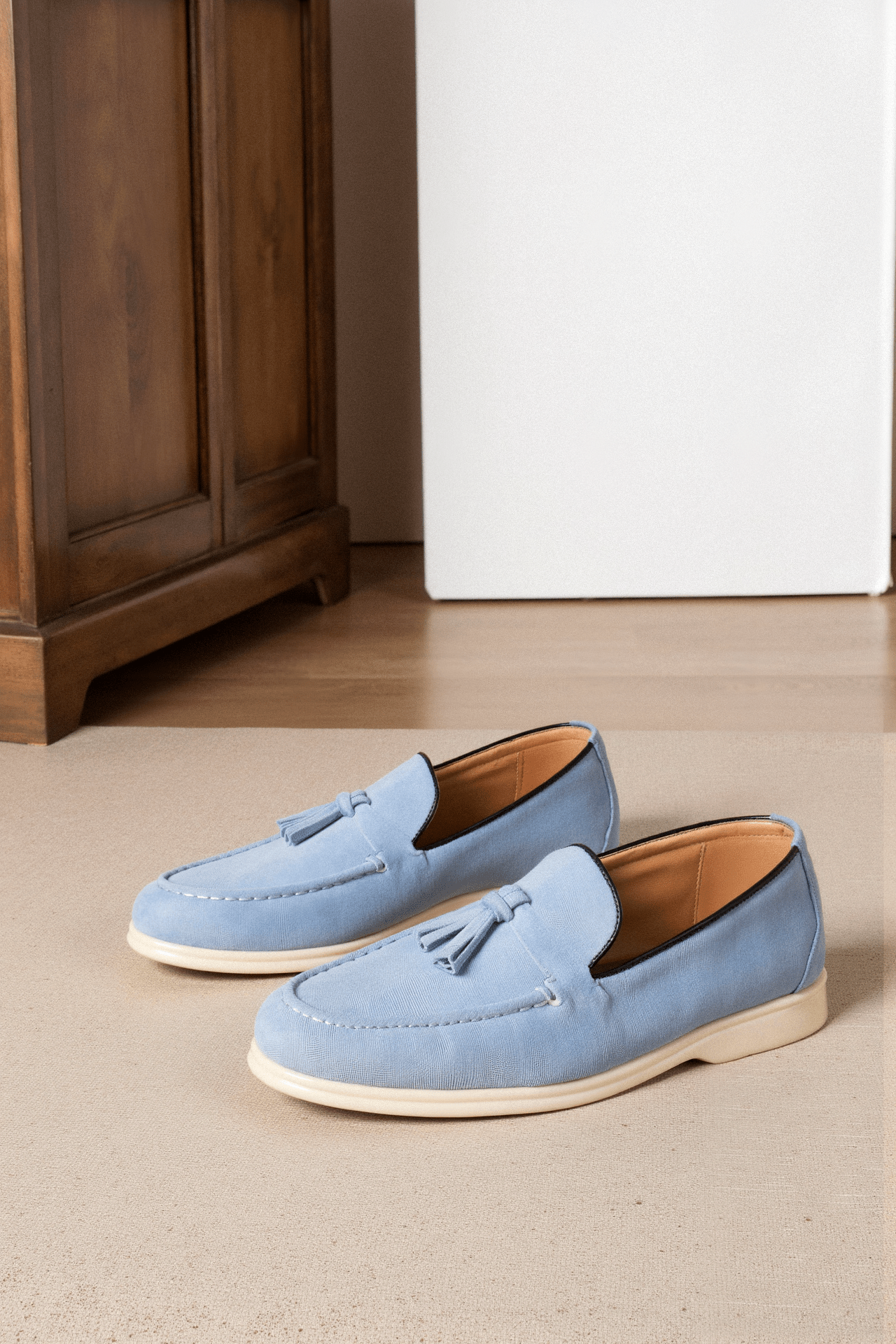 Men's loafers with velvet upper and round toe