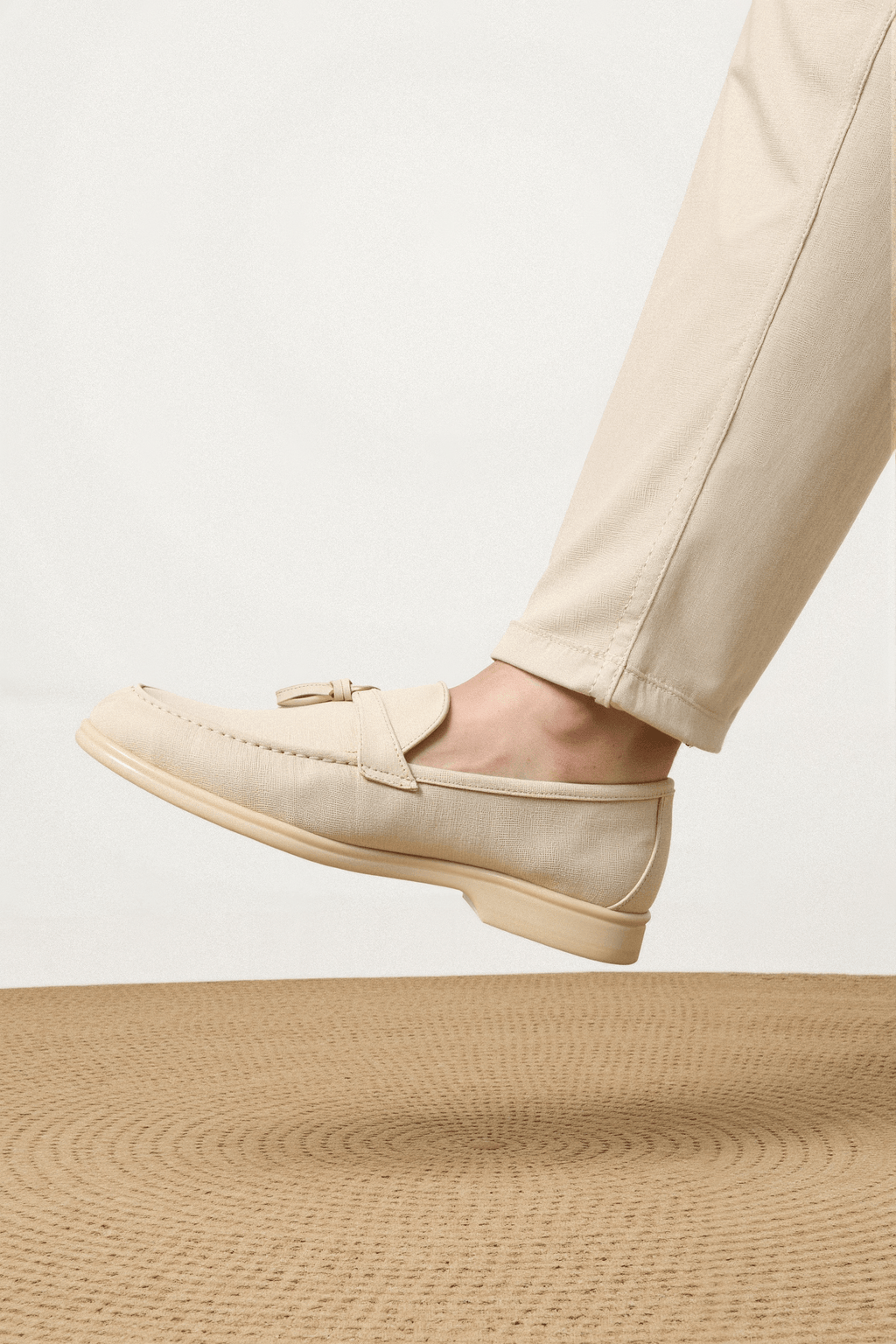 Men's loafers with velvet upper and round toe