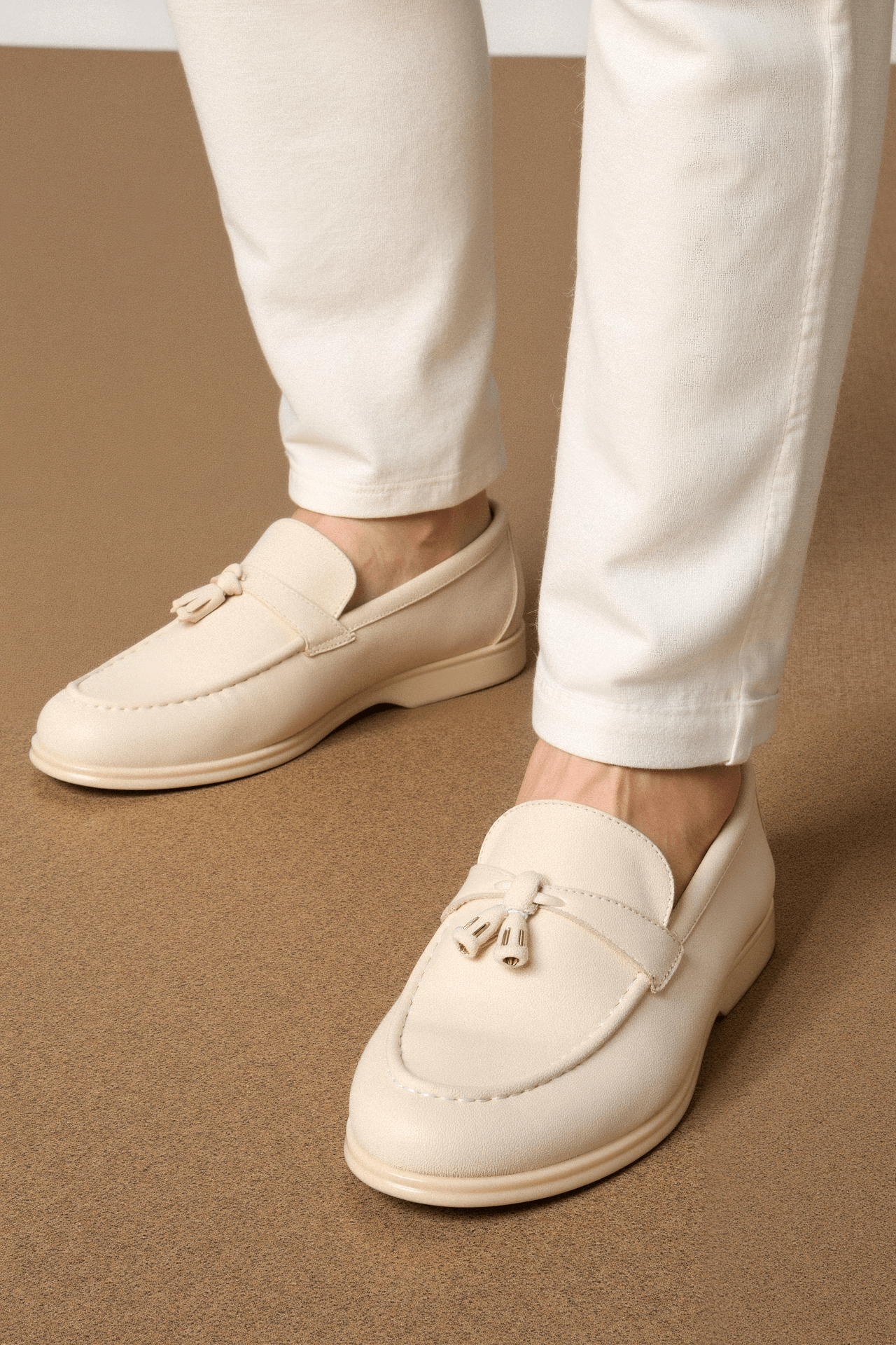 Men's loafers with velvet upper and round toe