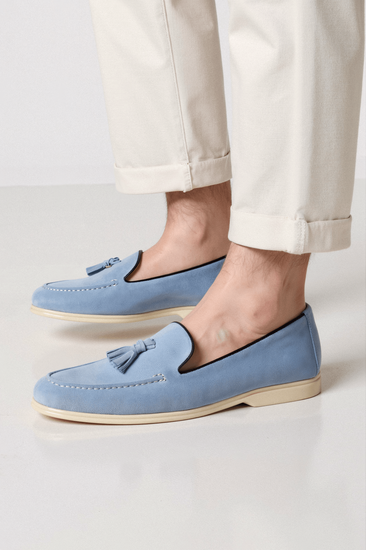 Men's loafers with velvet upper and round toe