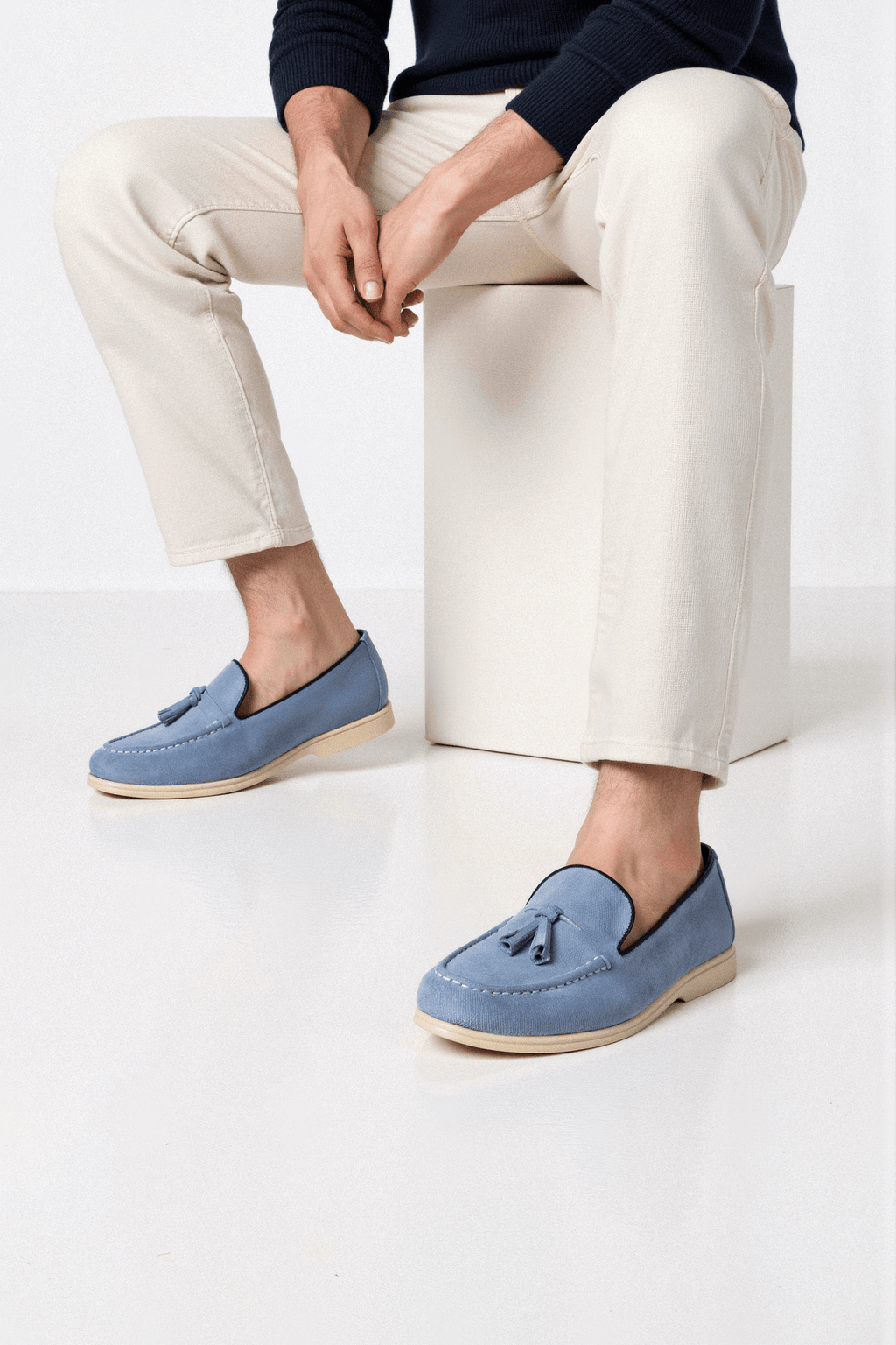 Men's loafers with velvet upper and round toe