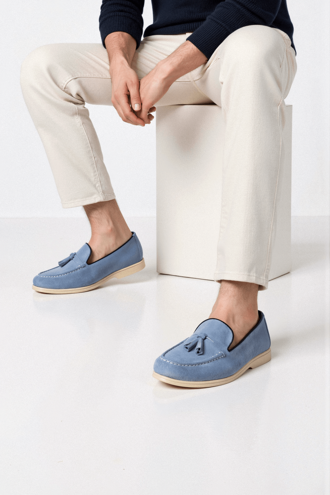 Men's loafers with velvet upper and round toe