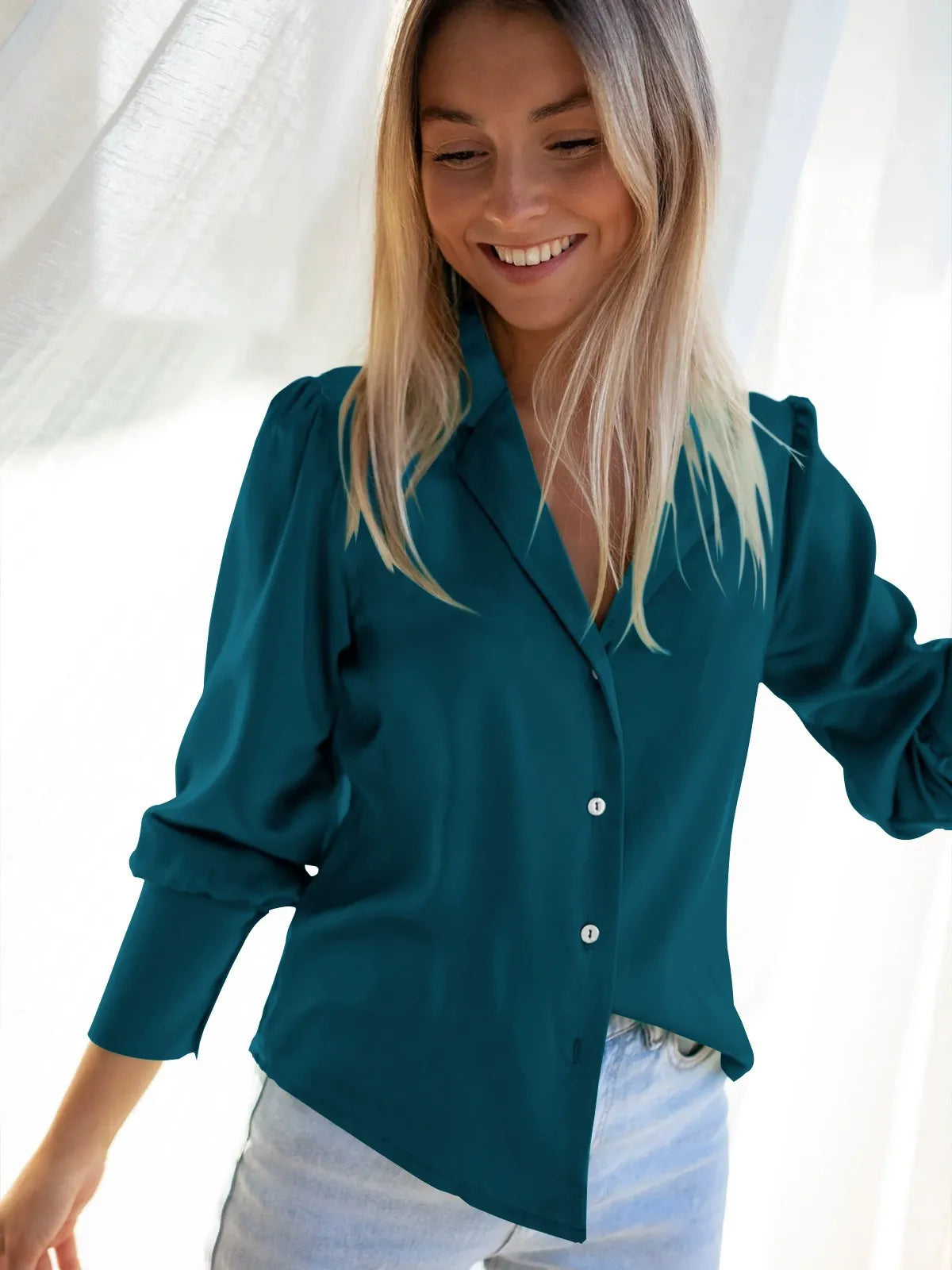 Women's loose-fit blouse with smooth finish