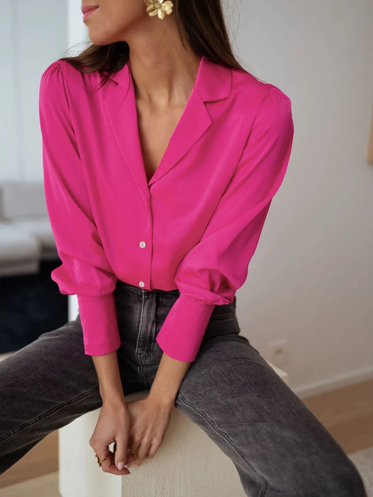 Women's loose-fit blouse with smooth finish