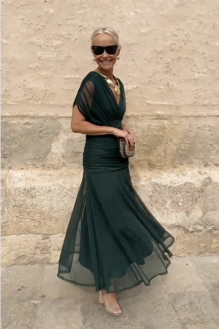 Women's maxi dress with V-neckline and floor-length skirt