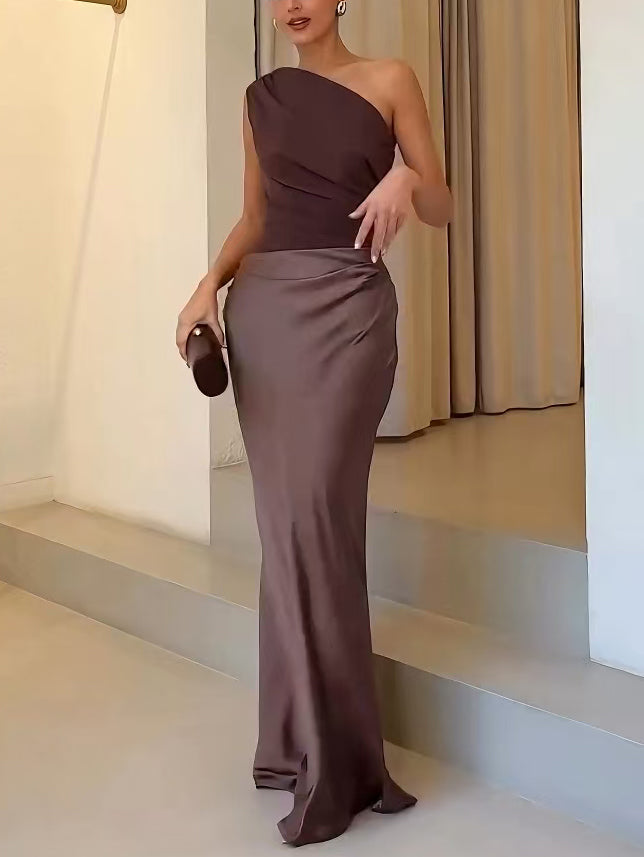 Women's one-shoulder maxi dress with pleated skirt