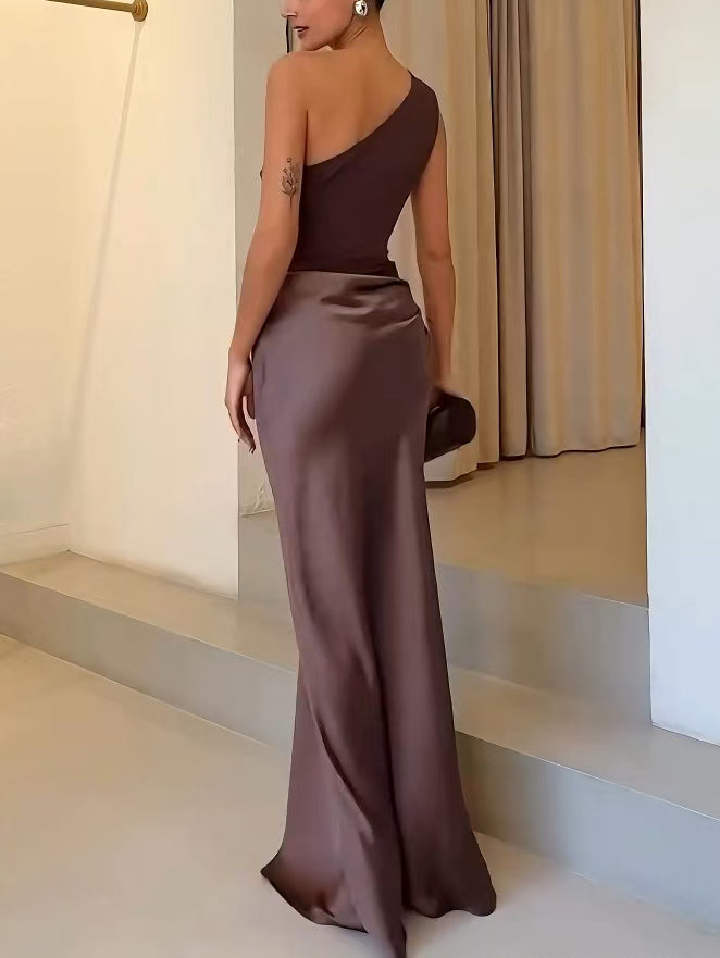 Women's one-shoulder maxi dress with pleated skirt