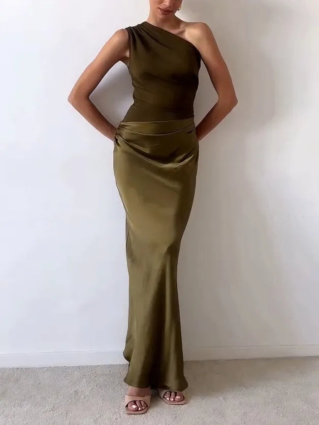 Women's one-shoulder maxi dress with pleated skirt