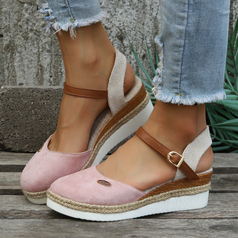 Women's sandals with woven upper, cushioned insole and open toe
