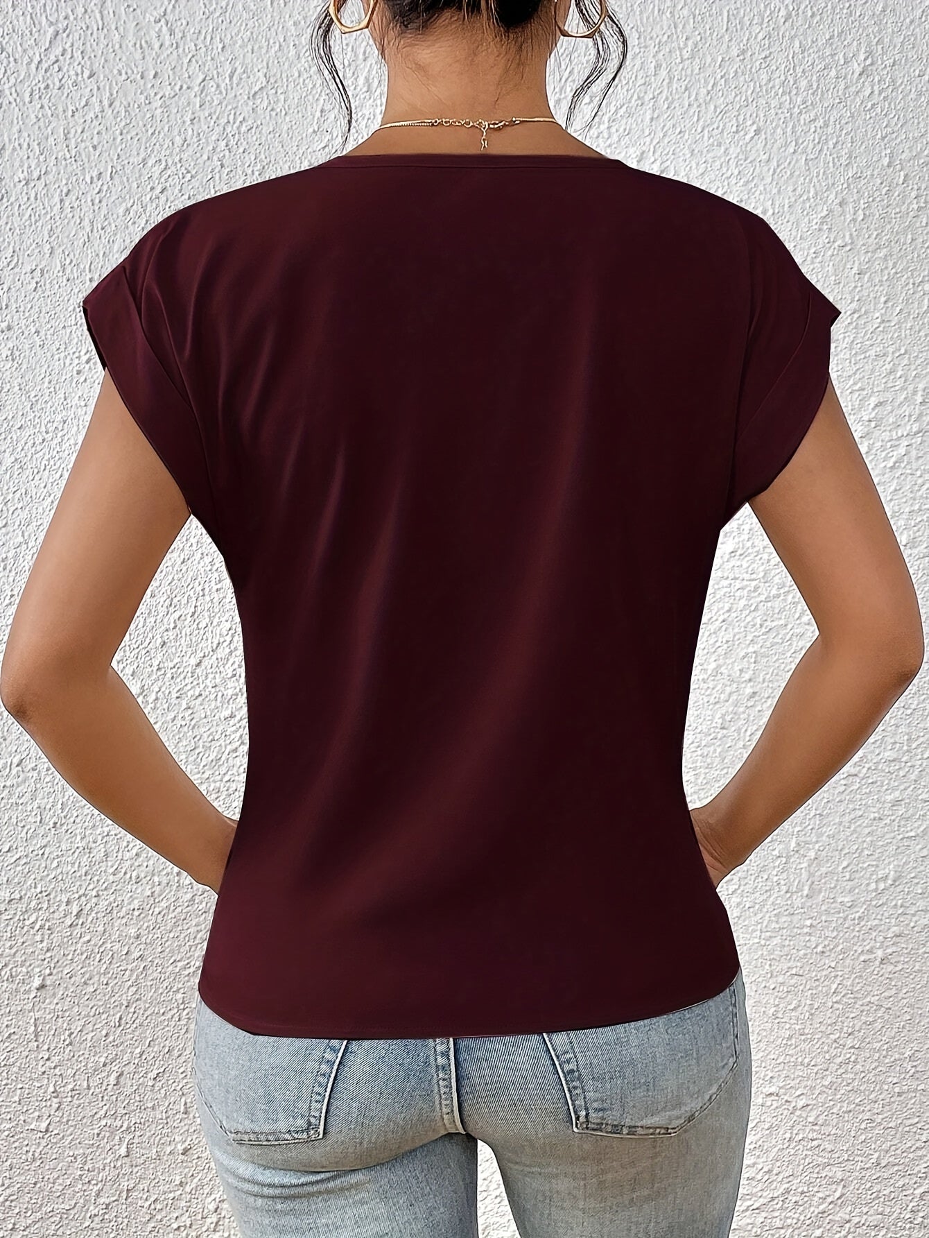 Women's short-sleeve V-neck T-shirt with twisted front