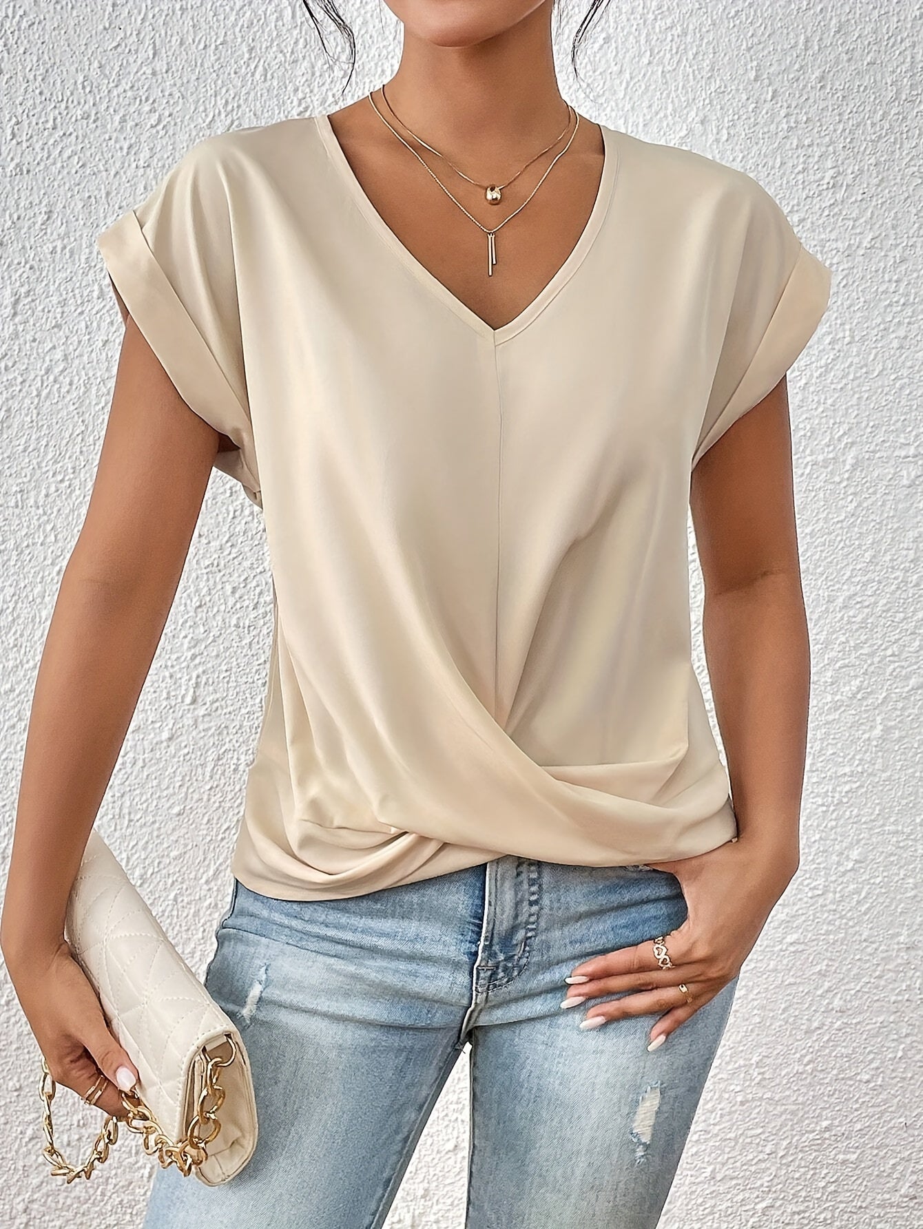 Women's short-sleeve V-neck T-shirt with twisted front