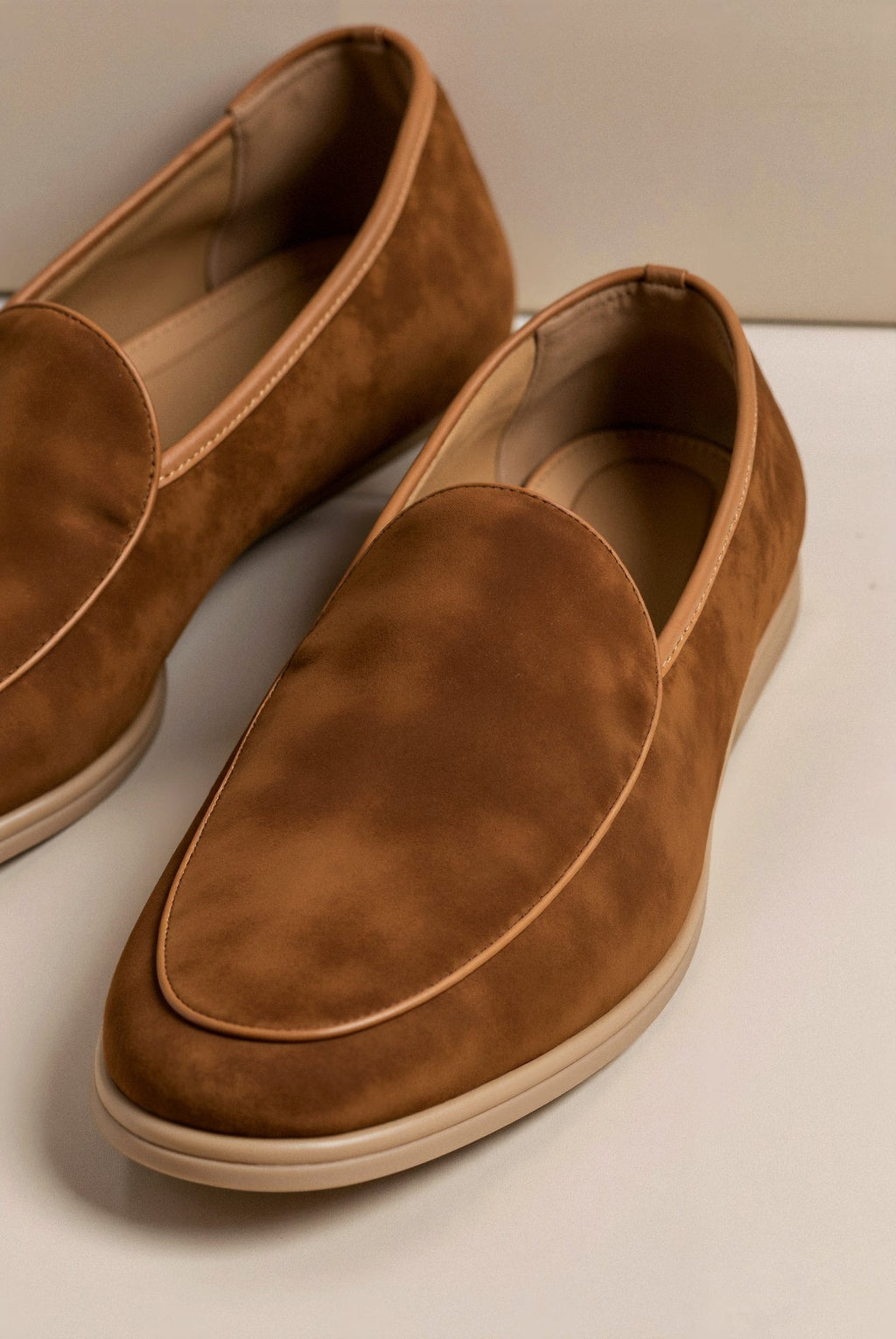 Men's slip-on loafers with low heel