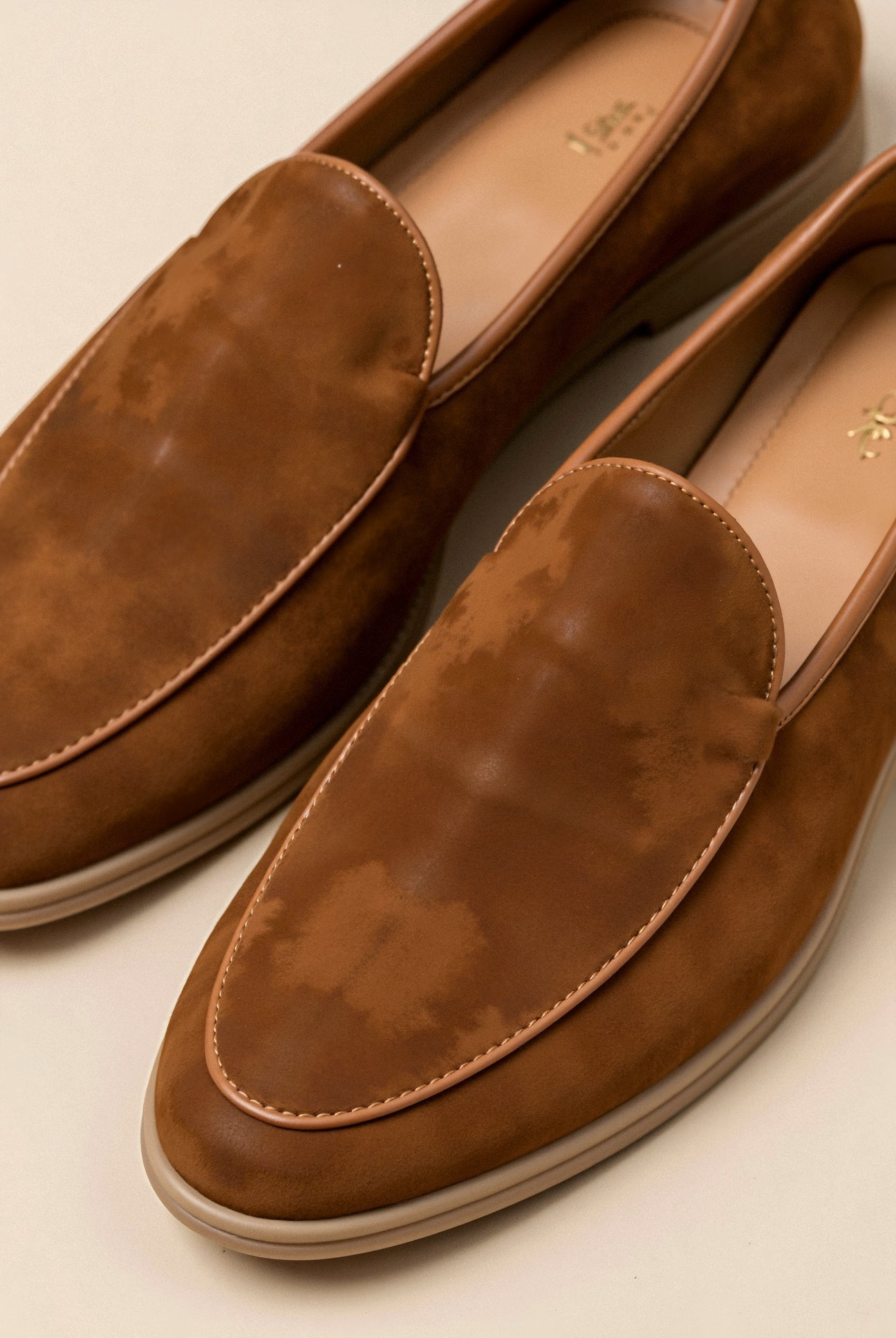 Men's slip-on loafers with low heel