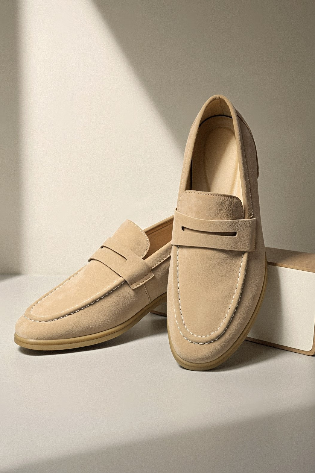 Men's slip-on loafers with low-profile sole