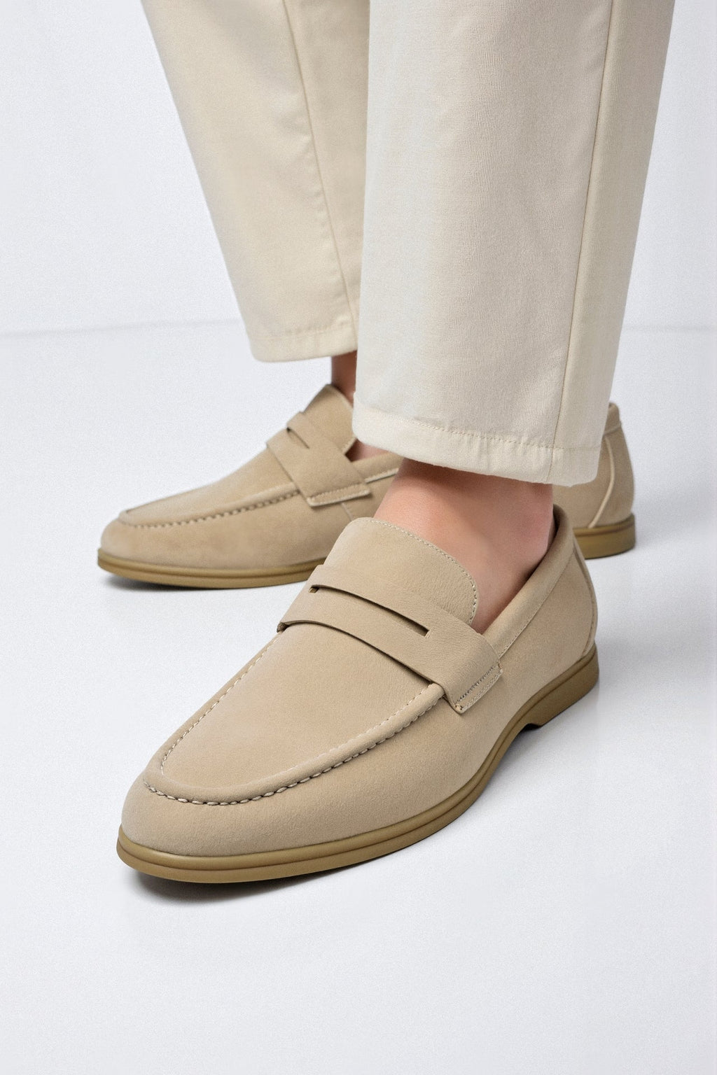 Men's slip-on loafers with low-profile sole
