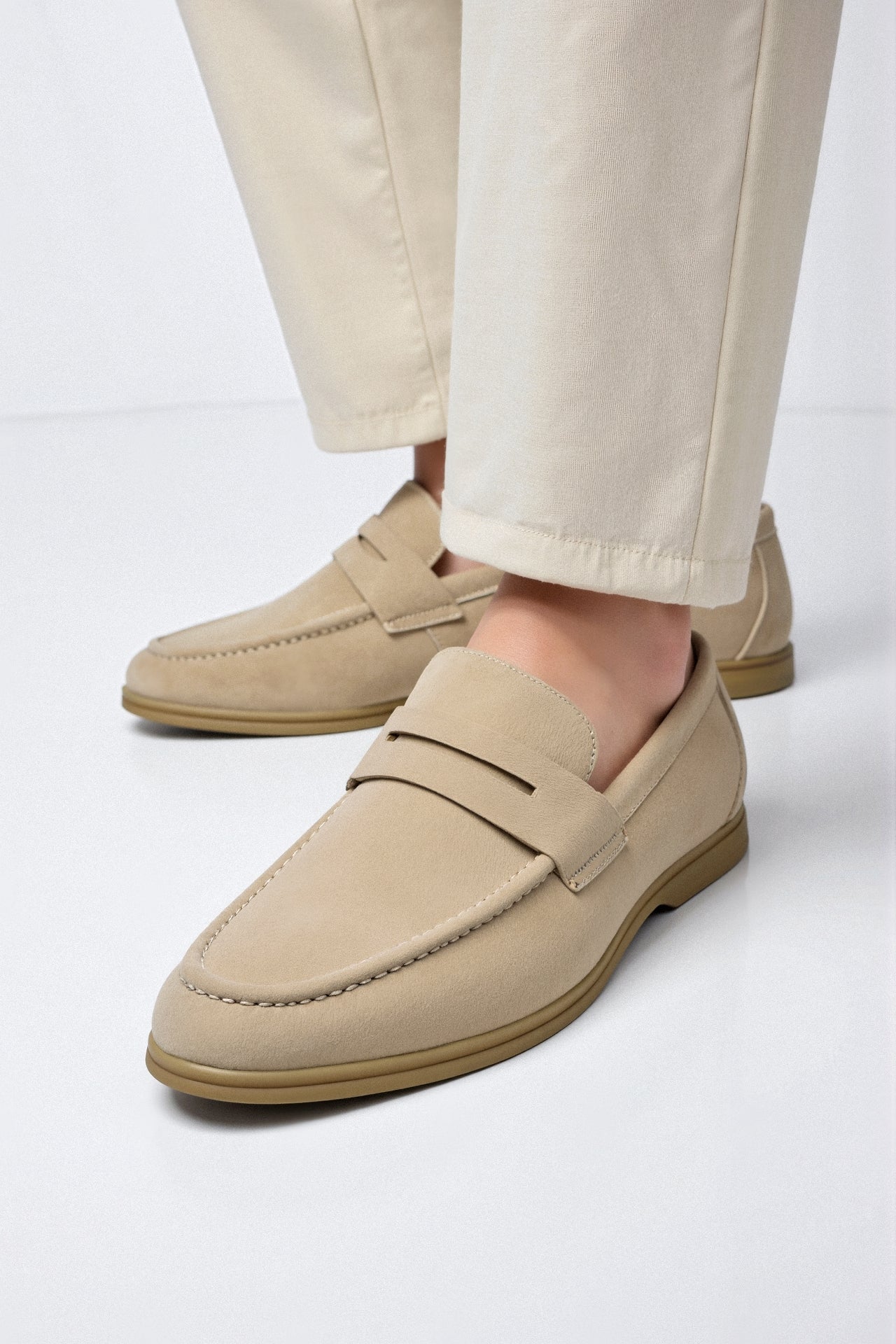 Men's slip-on loafers with low-profile sole