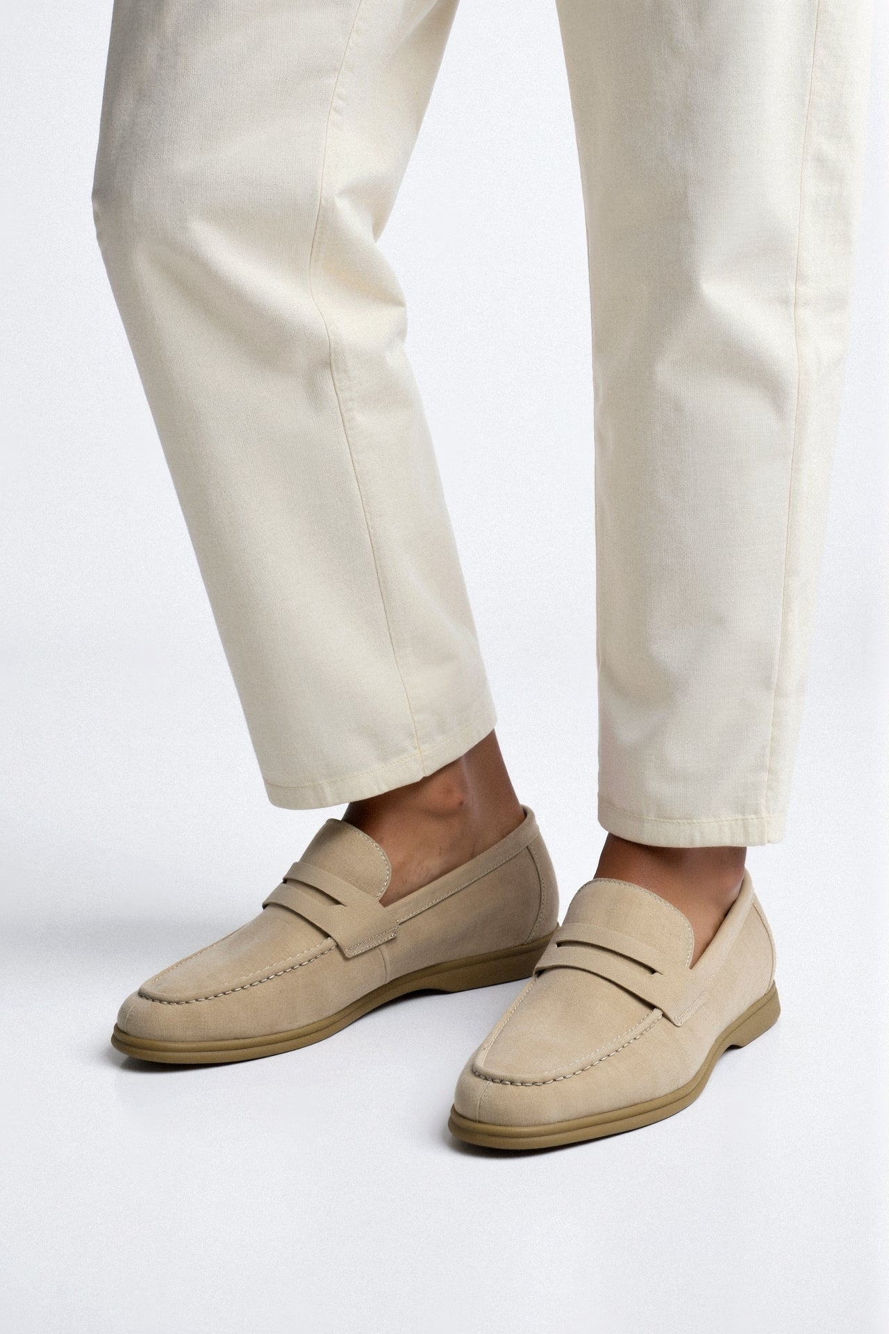 Men's slip-on loafers with low-profile sole