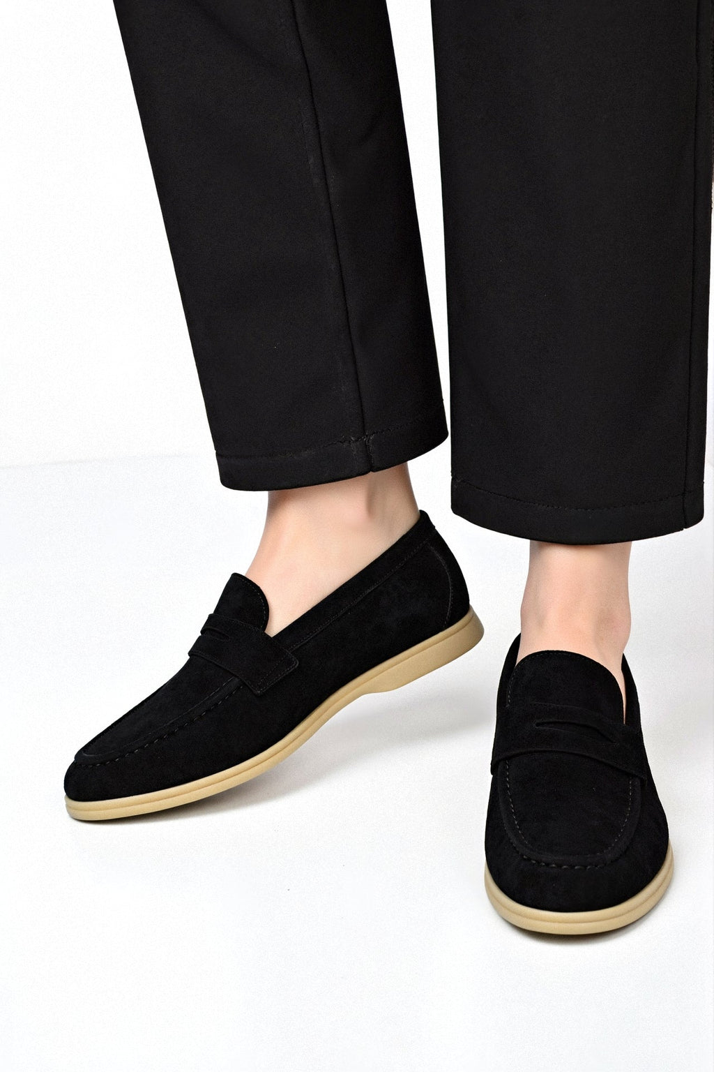 Men's slip-on loafers with low-profile sole
