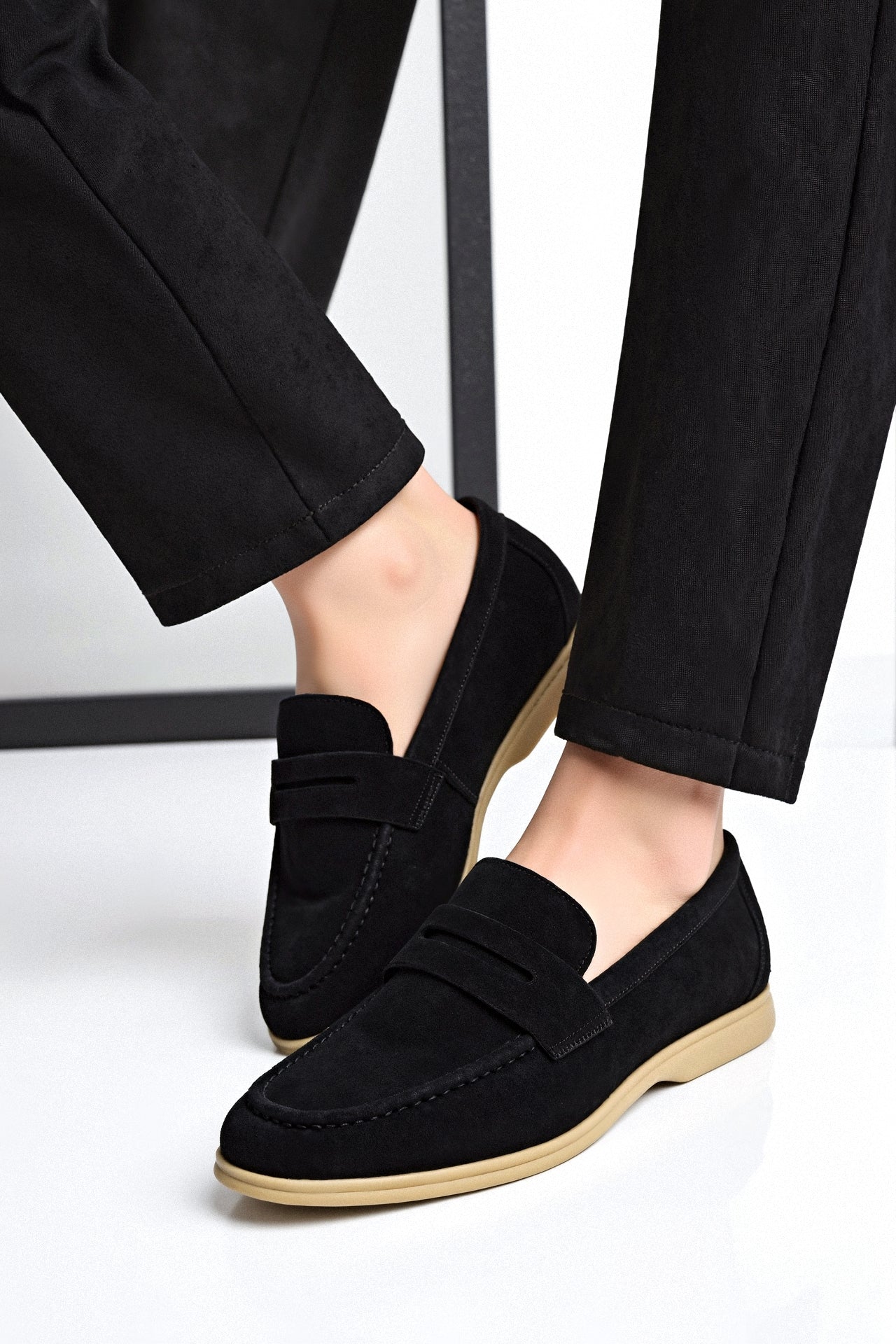 Men's slip-on loafers with low-profile sole