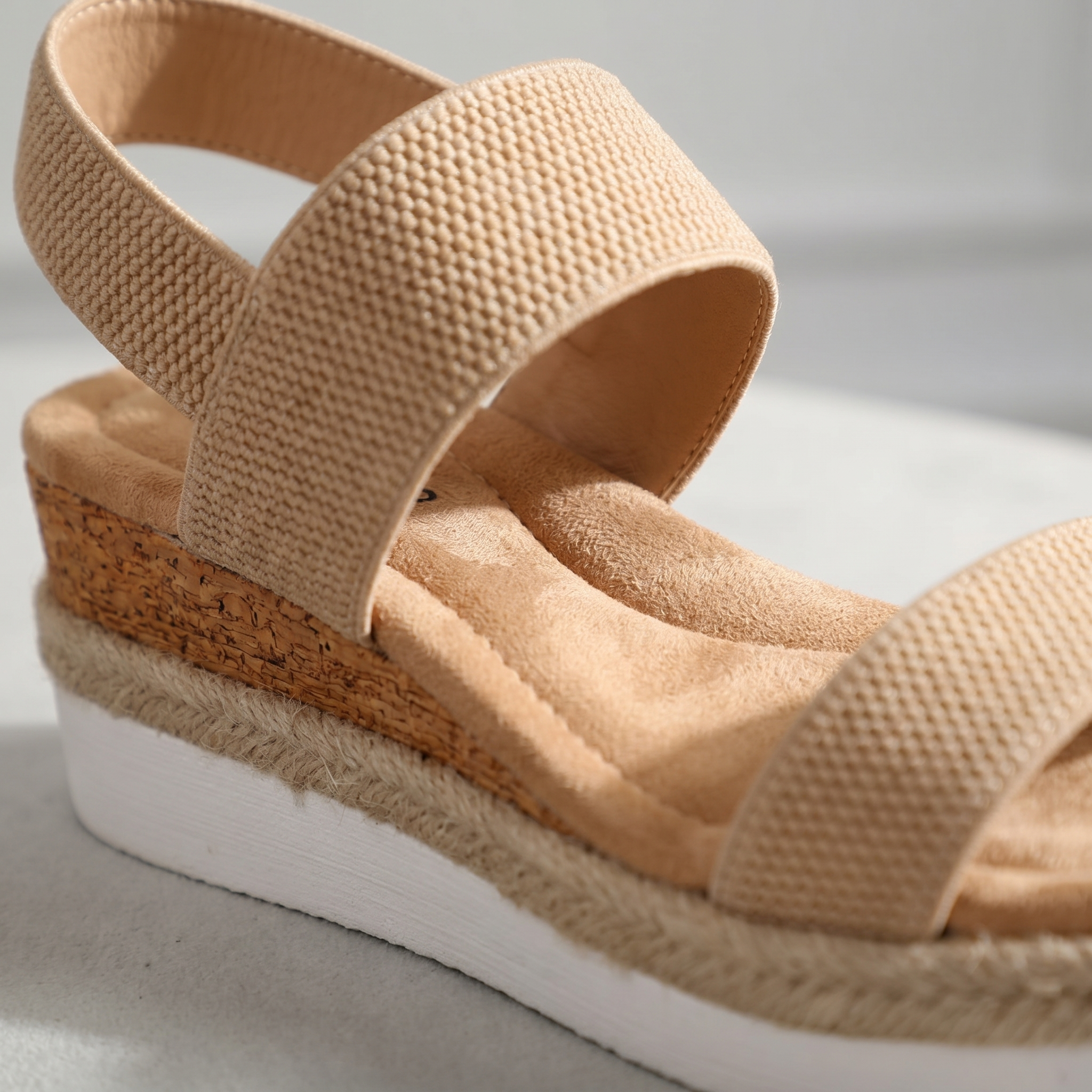 Women's slip-on sandals with cushioned insole and open toe