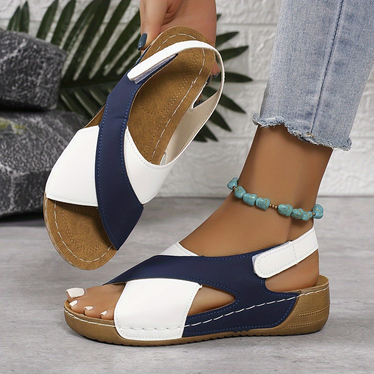 Women's two-tone wedge sandals with open toe