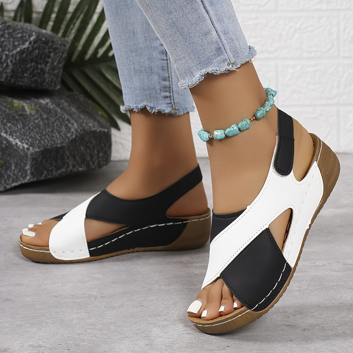 Women's two-tone wedge sandals with open toe